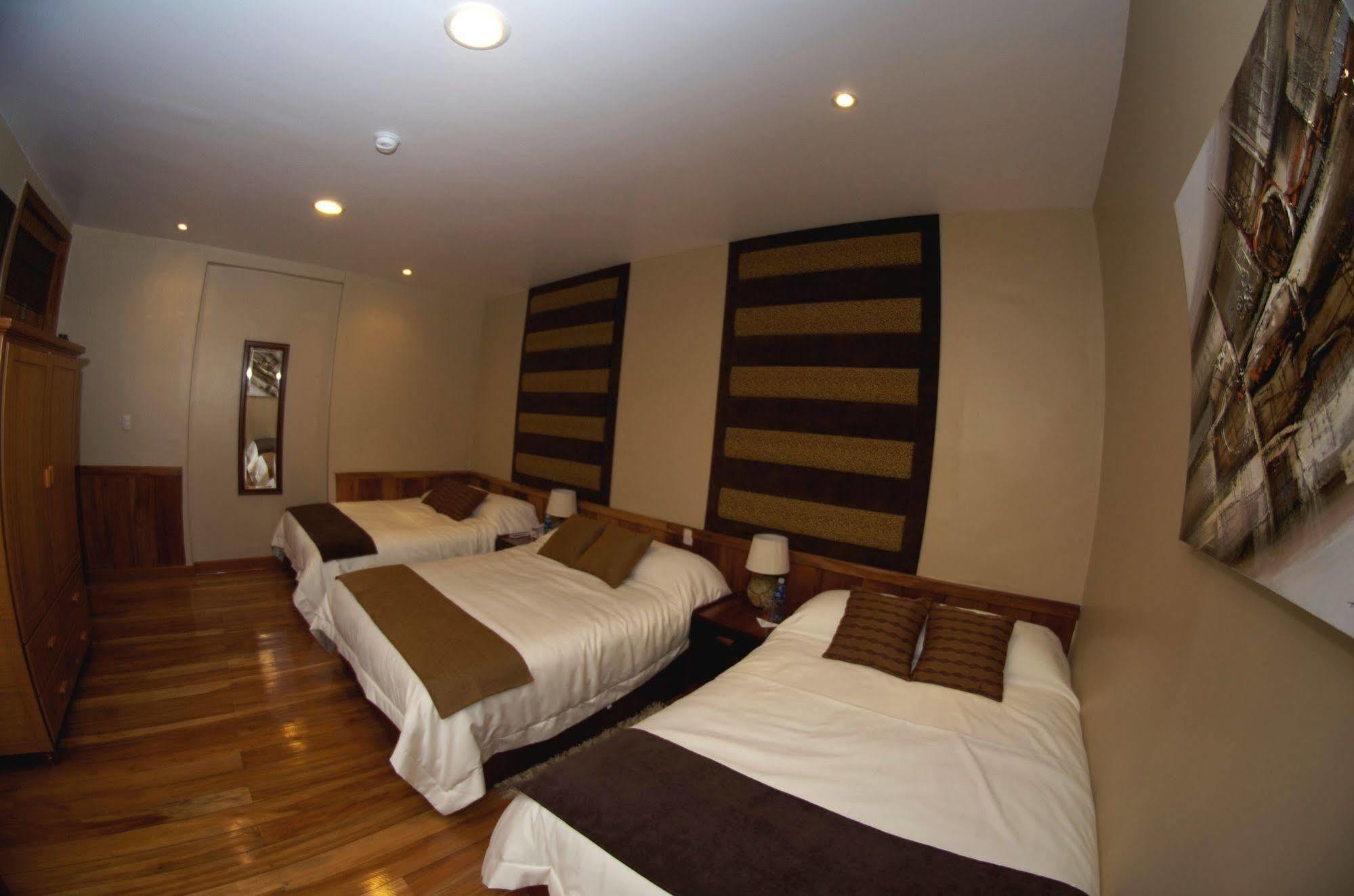Pepe'S House Cuenca I Hotel & Boutique Hostel Exterior foto