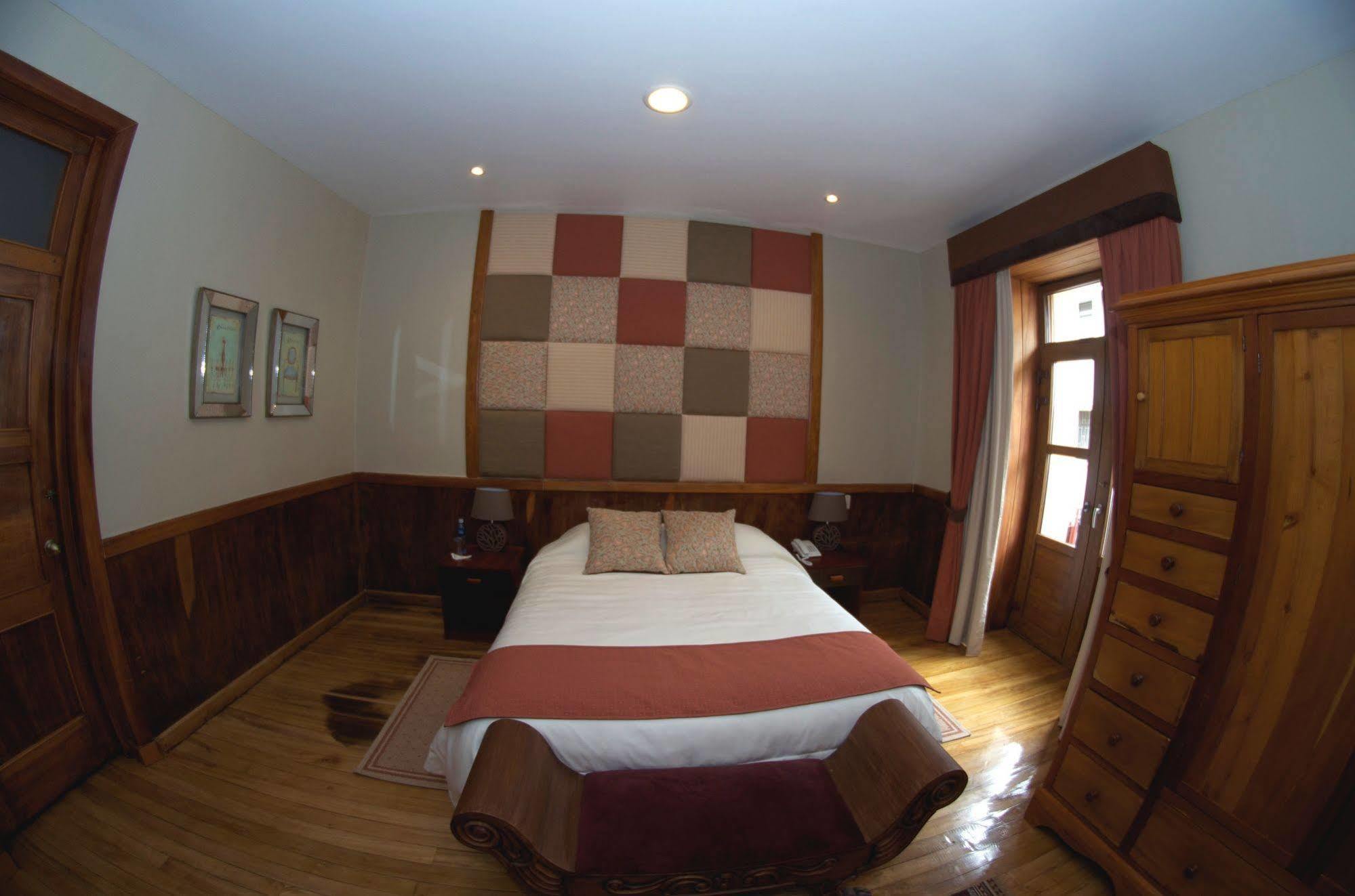 Pepe'S House Cuenca I Hotel & Boutique Hostel Exterior foto