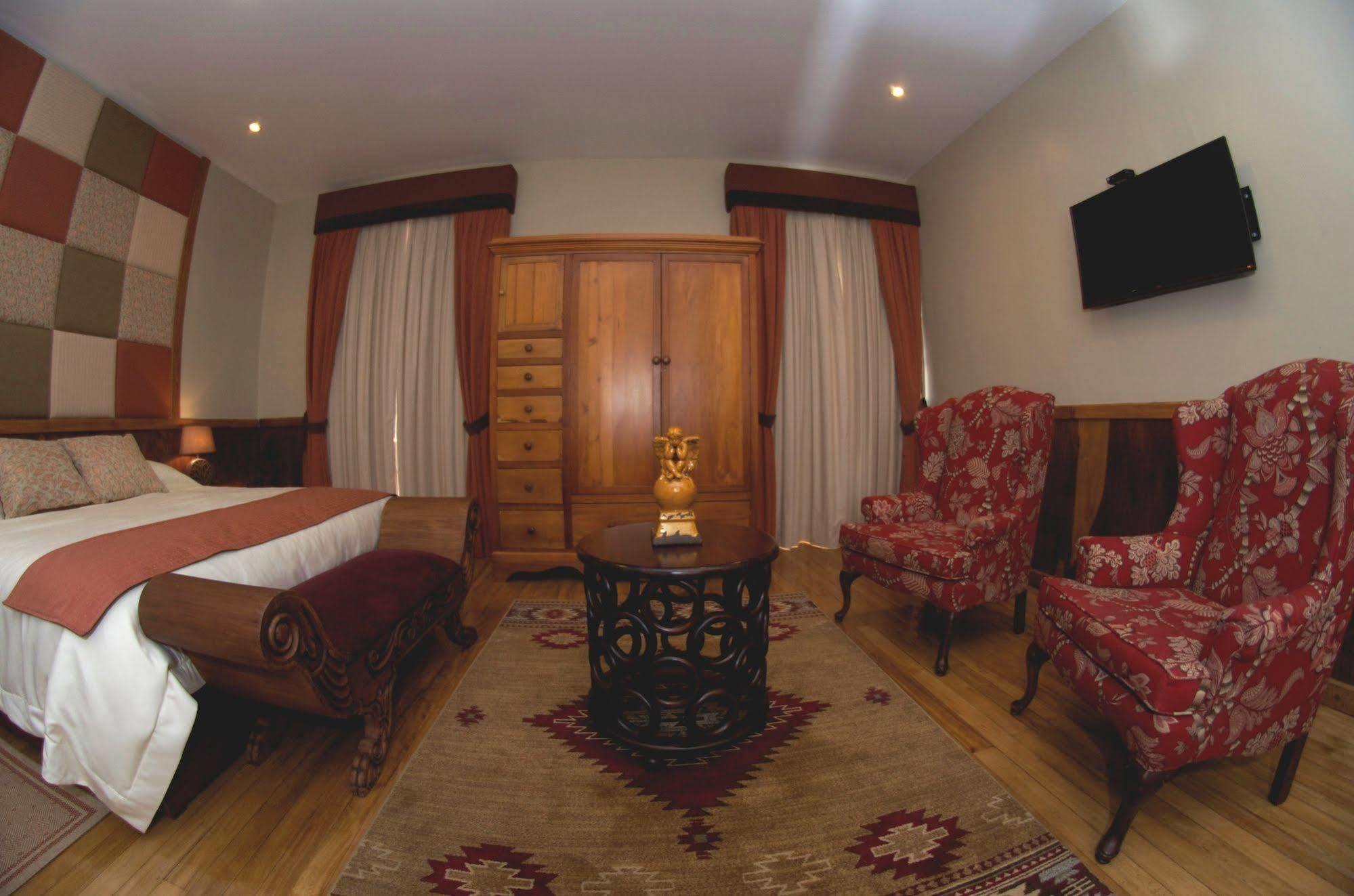 Pepe'S House Cuenca I Hotel & Boutique Hostel Exterior foto